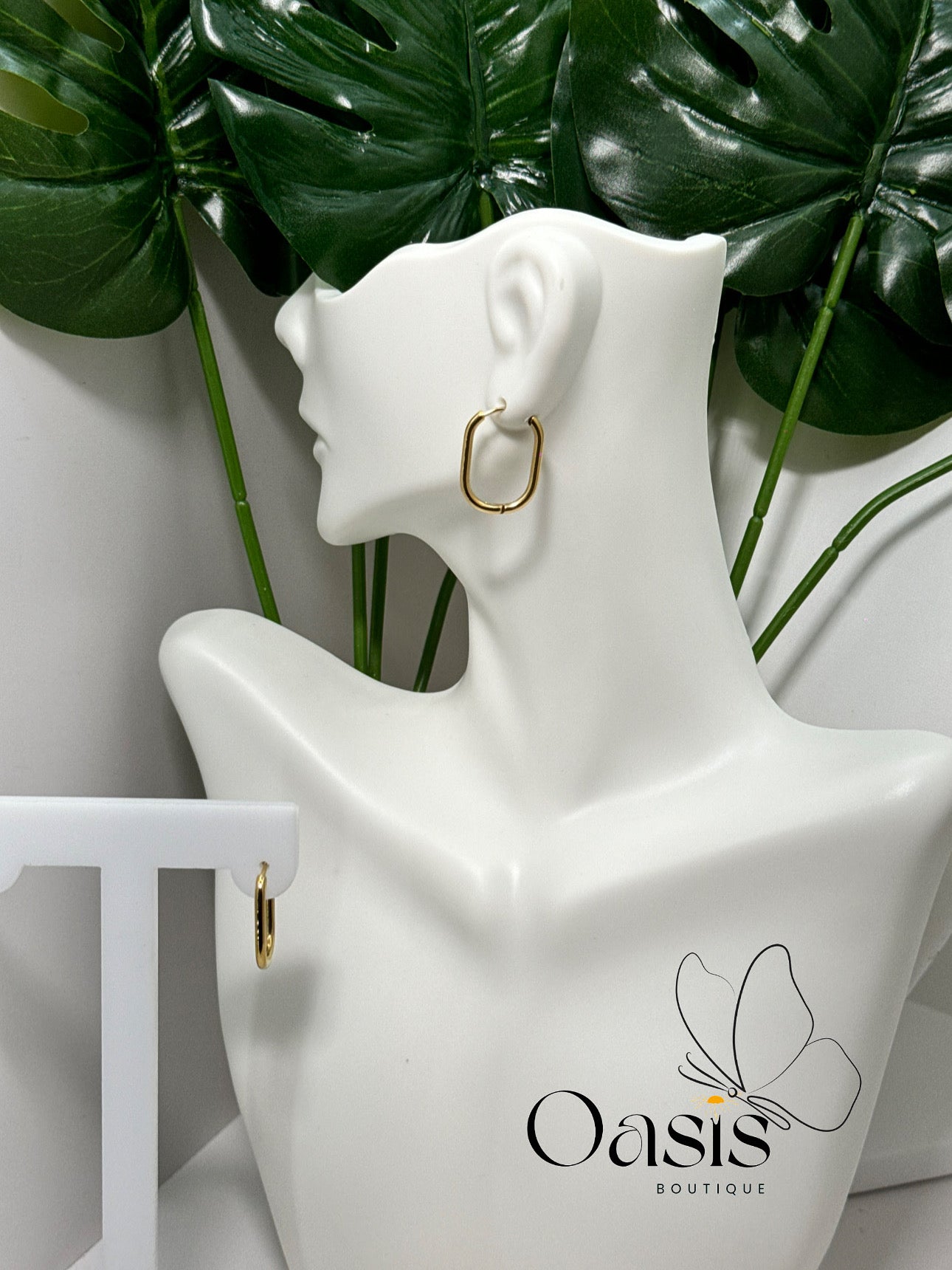 “𝓢𝓪́𝓲𝓻𝓪“ - Aretes Ovalados en Acero Inoxidable