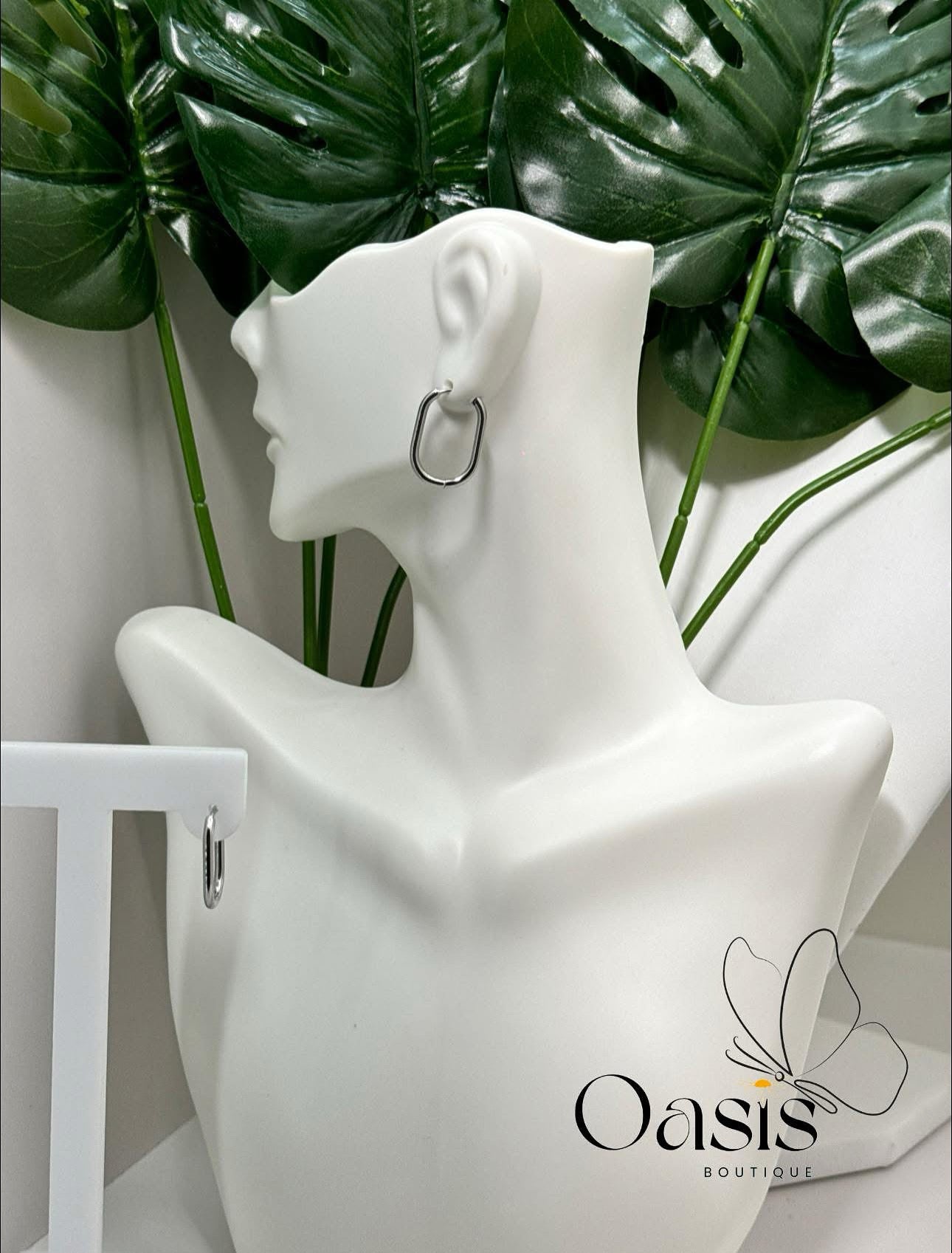 “𝓢𝓪́𝓲𝓻𝓪“ - Aretes Ovalados en Acero Inoxidable