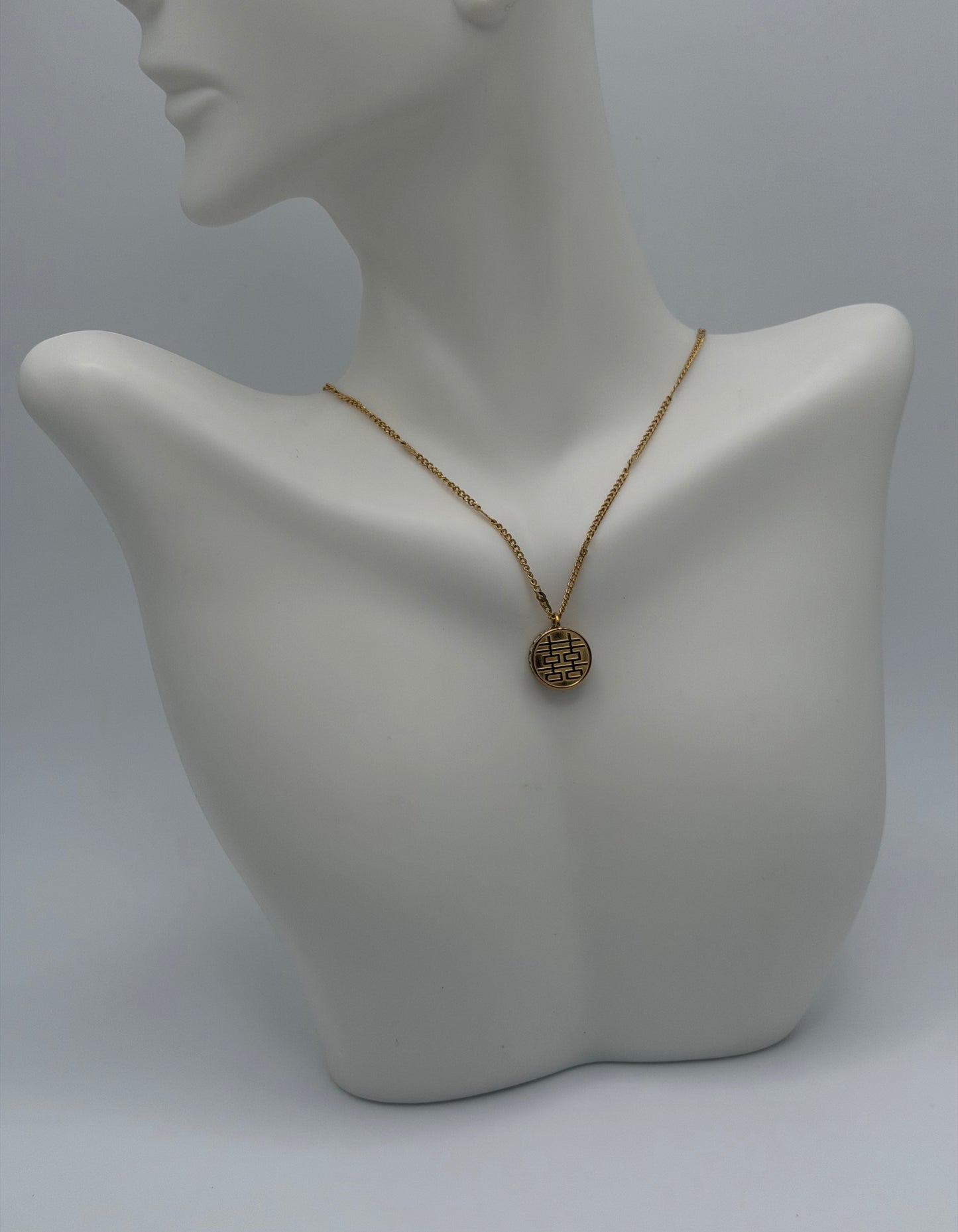 Aylin Pendant Necklace